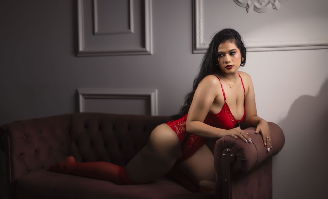 SFW to NSFW: Mastering the Slow Reveal on Cam